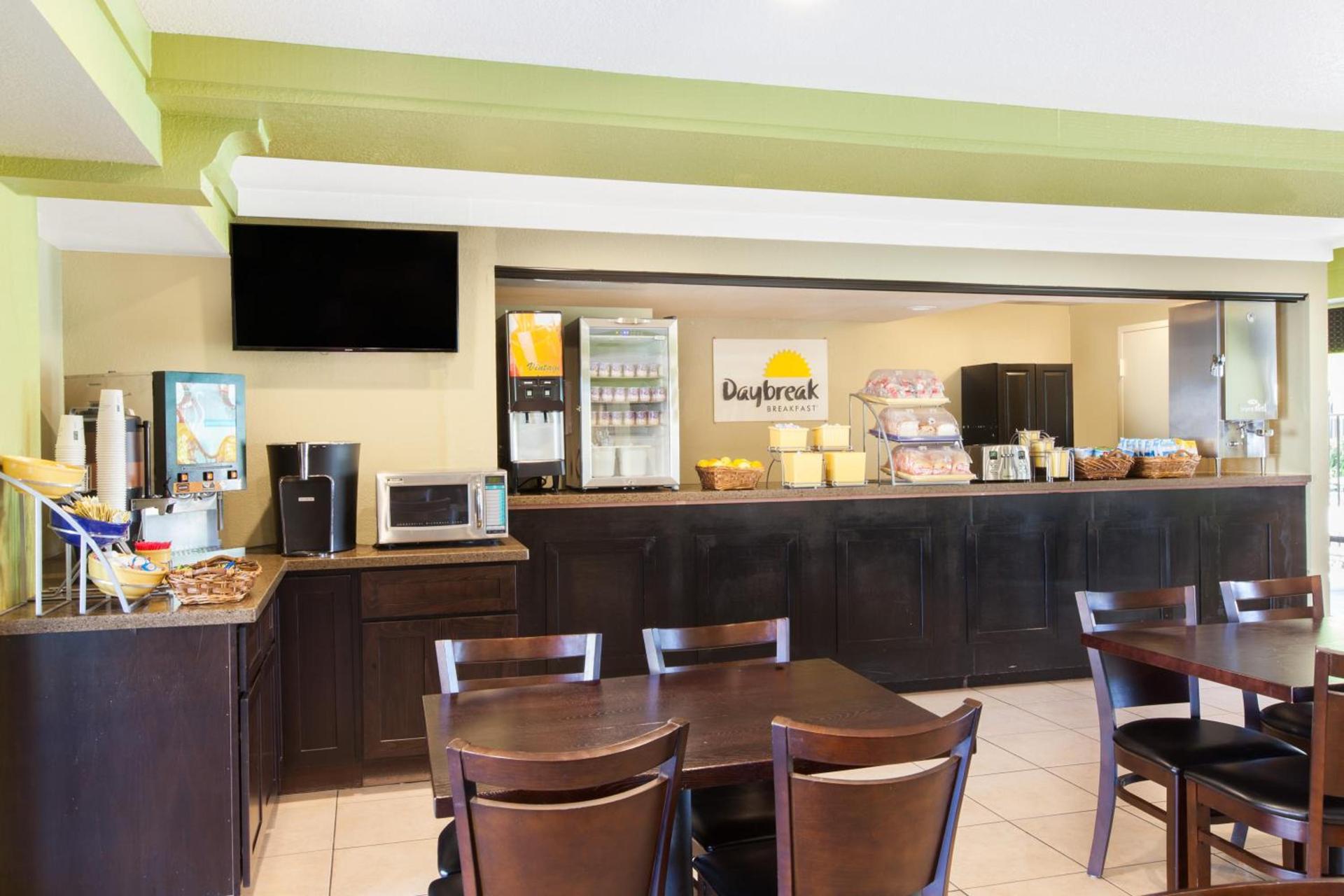 Days Inn by Wyndham San Jose Airport photo 29