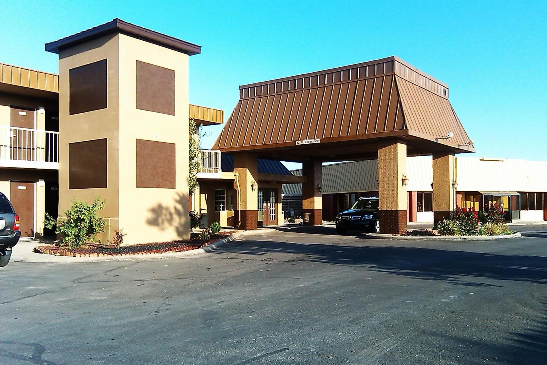 Magnuson Hotel Red Baron — hotel in Garden City