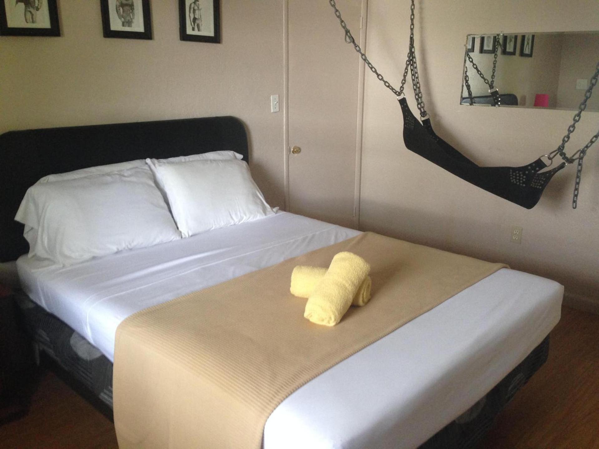 INN LEATHER GUEST HOUSE-GAY MALE ONLY photo 9