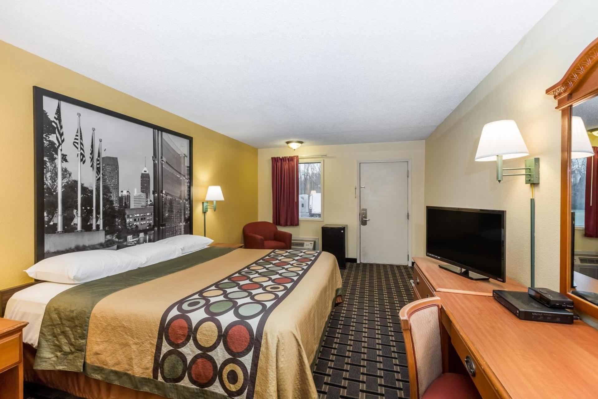 Super 8 by Wyndham Indianapolis-Southport Rd photo 2