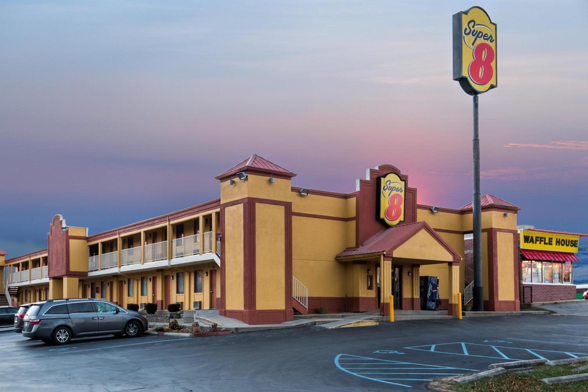 Super 8 by Wyndham Indianapolis-Southport Rd photo 21