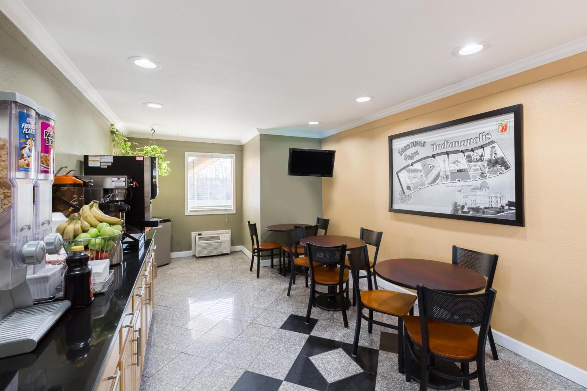 Super 8 by Wyndham Indianapolis-Southport Rd photo 27