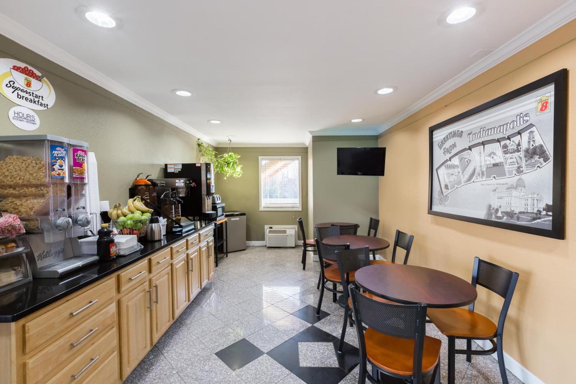 Super 8 by Wyndham Indianapolis-Southport Rd photo 30