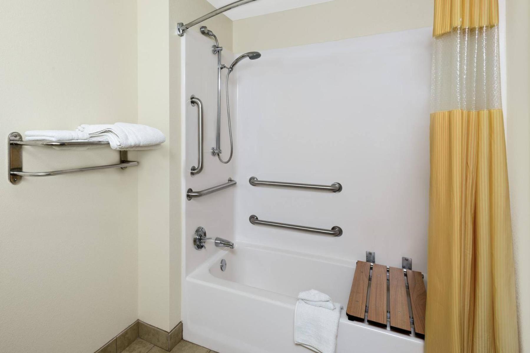 Days Inn by Wyndham Geneva/Finger Lakes photo 28