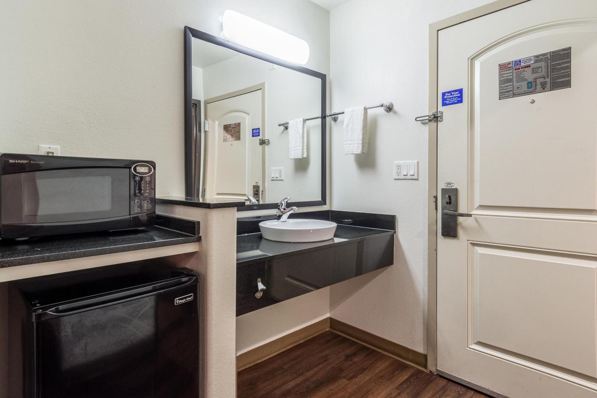 Motel 6-Oceanside, CA, Marina photo 21
