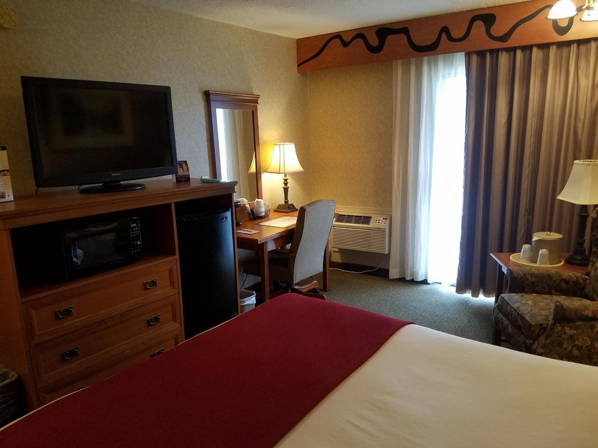Best Western Plus Rivershore Hotel photo 42