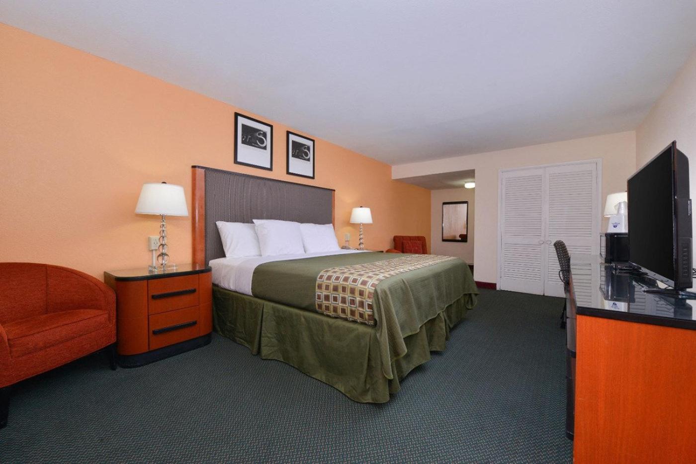 Media Inn & Suites photo 12