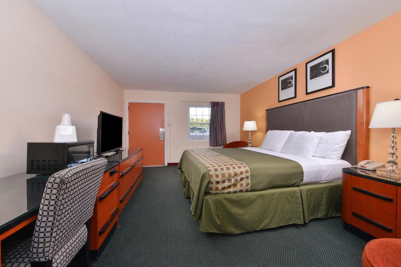 Media Inn & Suites photo 10