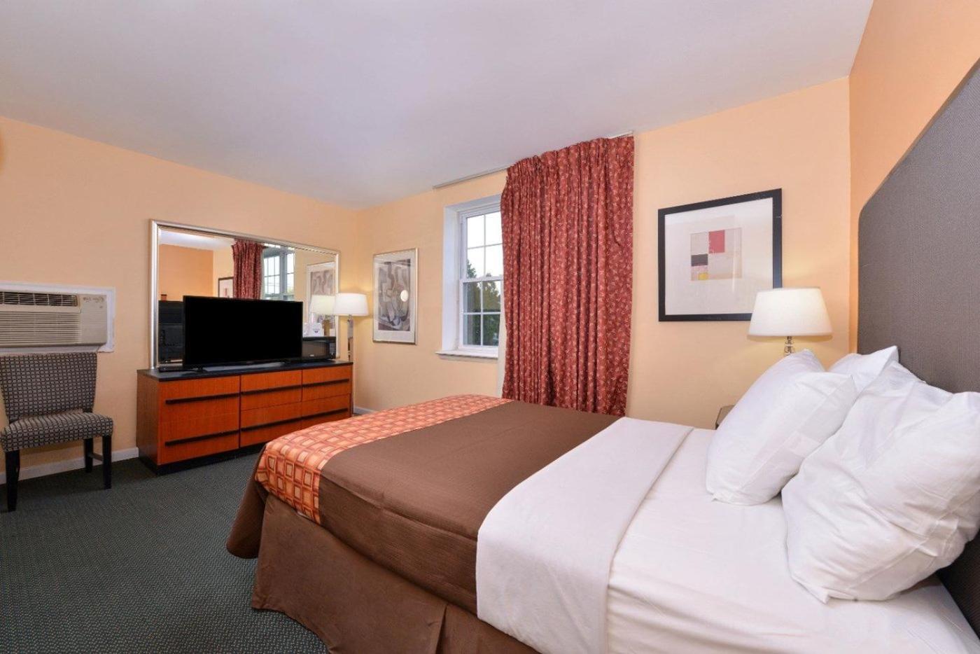 Media Inn & Suites photo 6