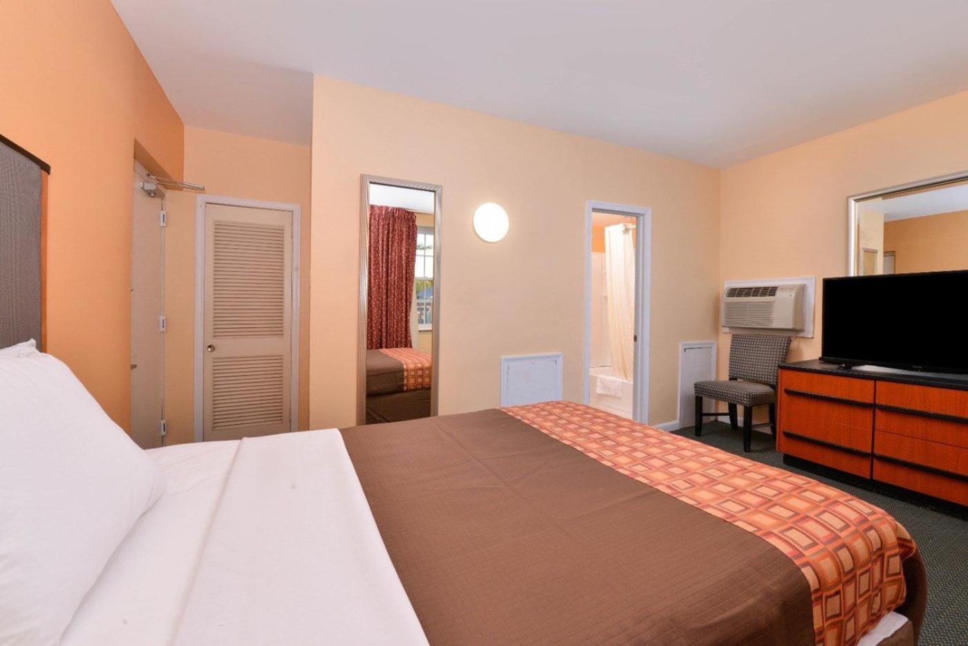 Media Inn & Suites photo 3