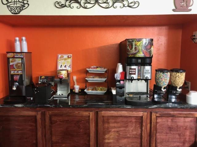 Budget Inn photo 13