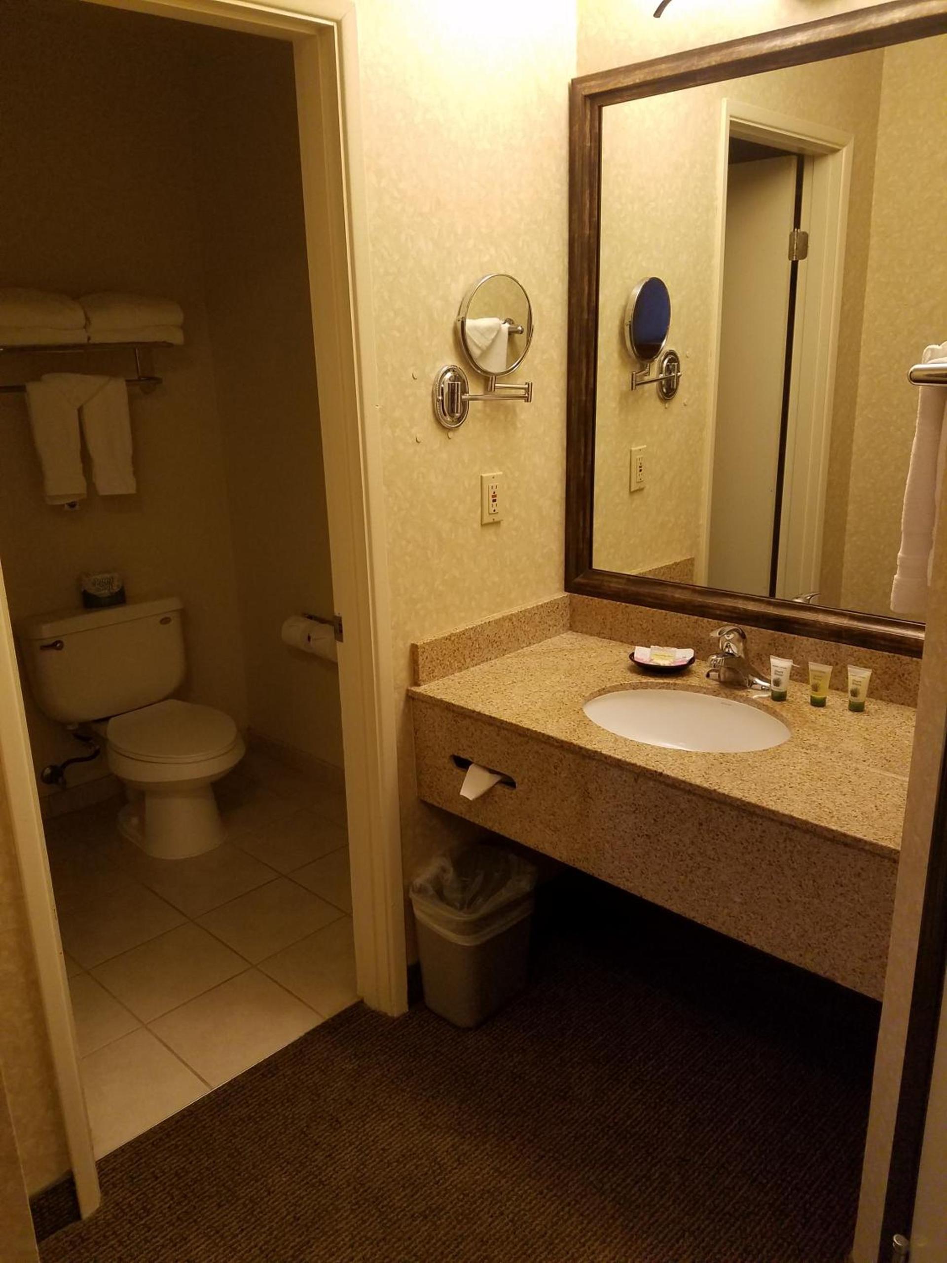Best Western Plus Rivershore Hotel photo 41