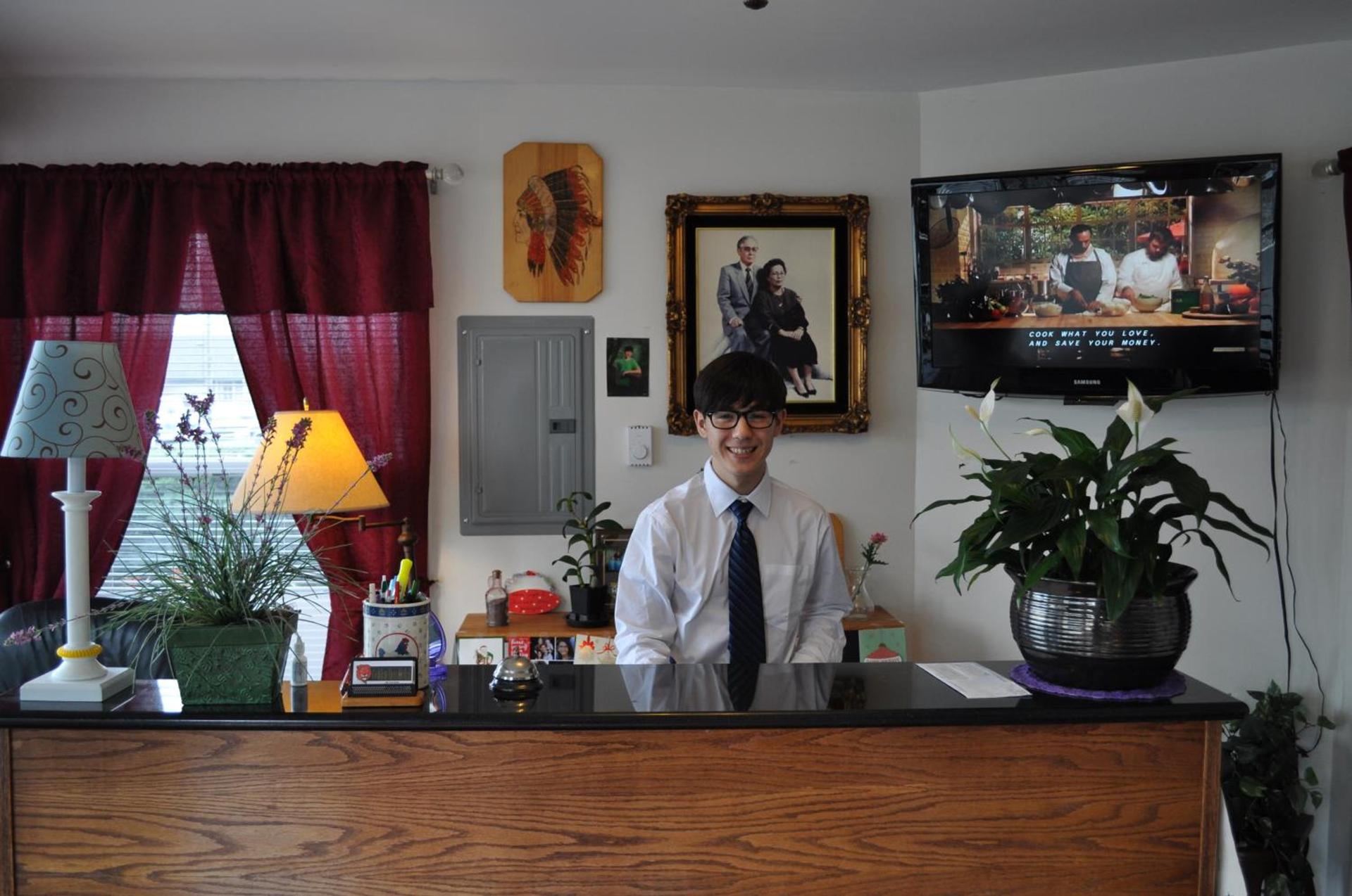Golden Lion Motel photo 2