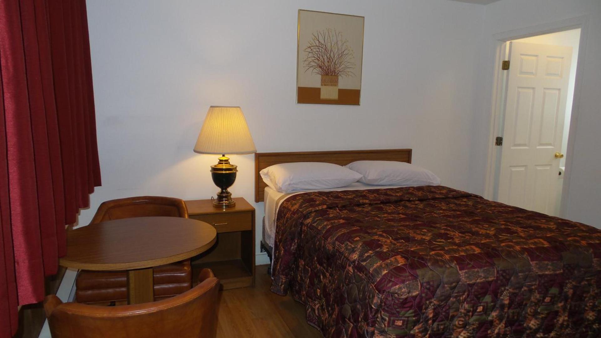 Golden Lion Motel photo 14