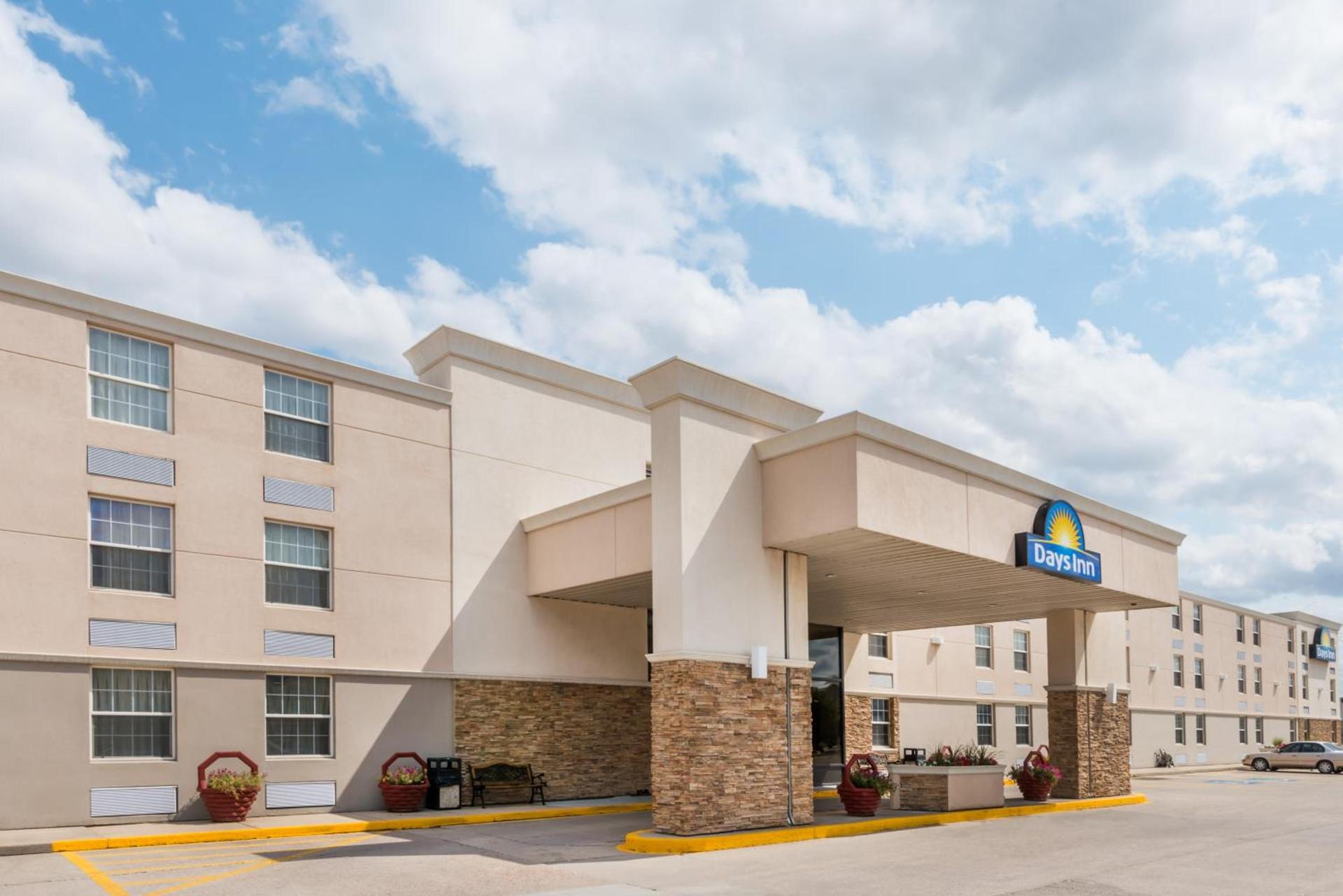 Days Inn by Wyndham Gillette photo 16