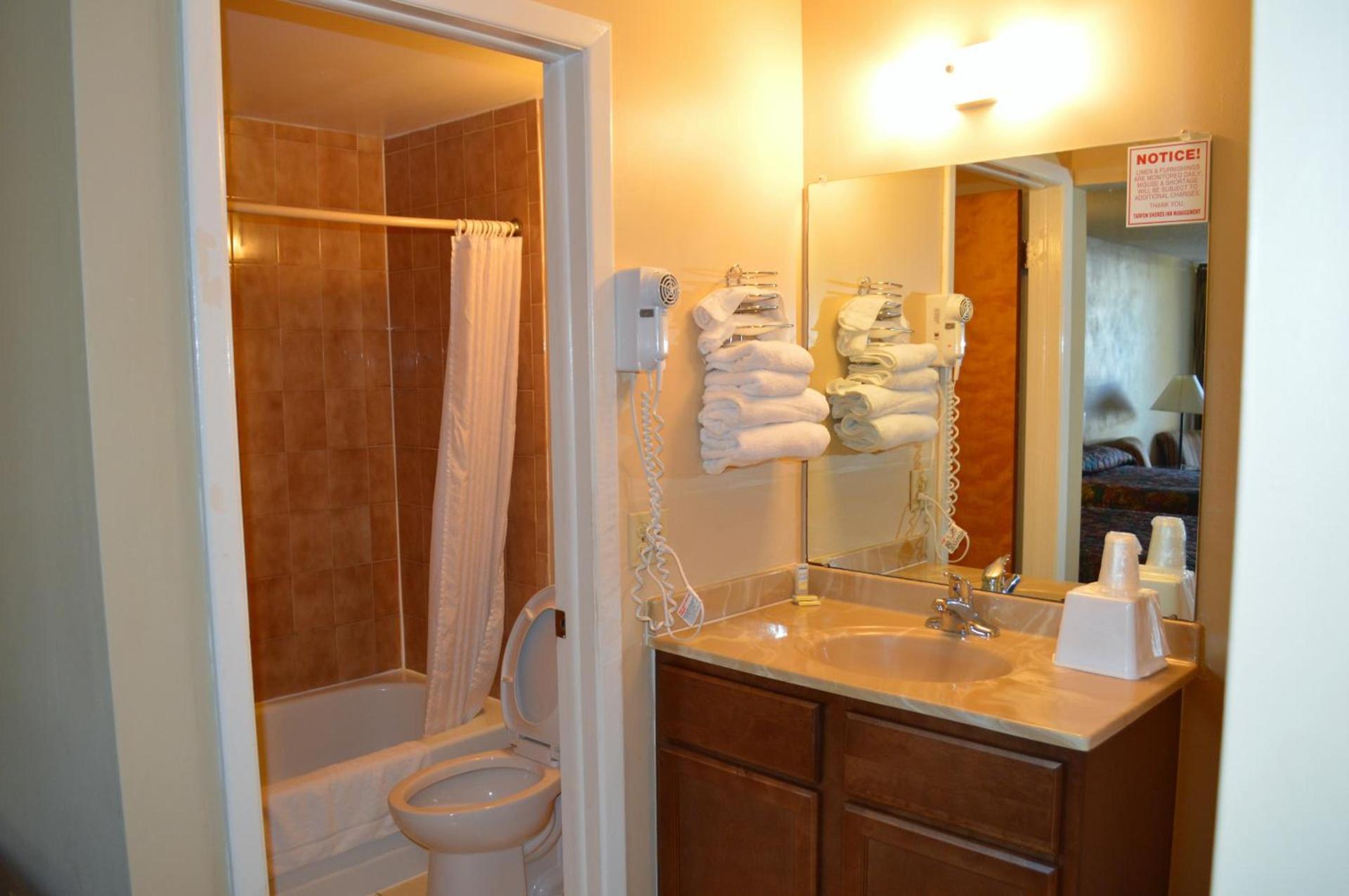 Tarpon Shores Inn photo 11