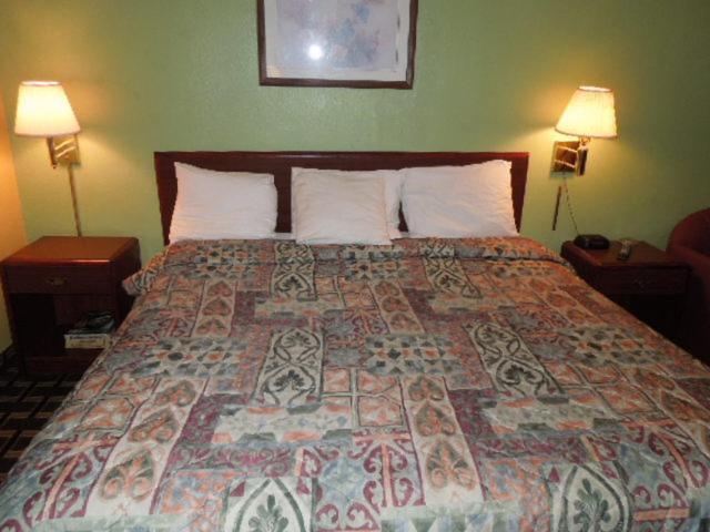 Boulevard Inn photo 34