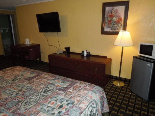 Boulevard Inn photo 33