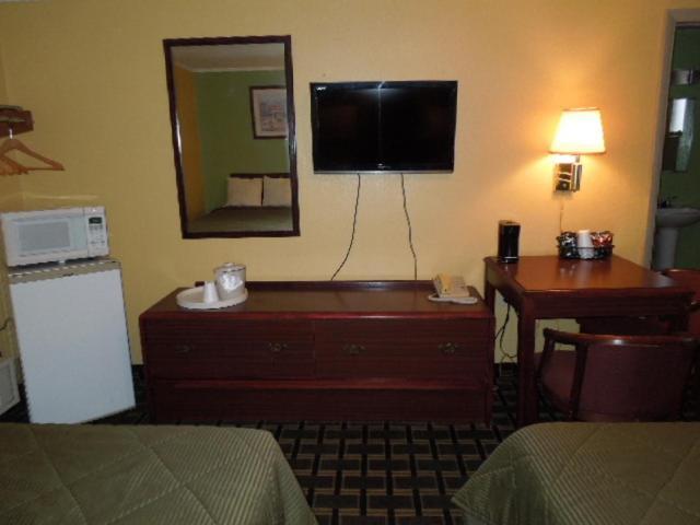 Boulevard Inn photo 29