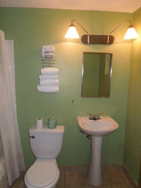 Boulevard Inn photo 14