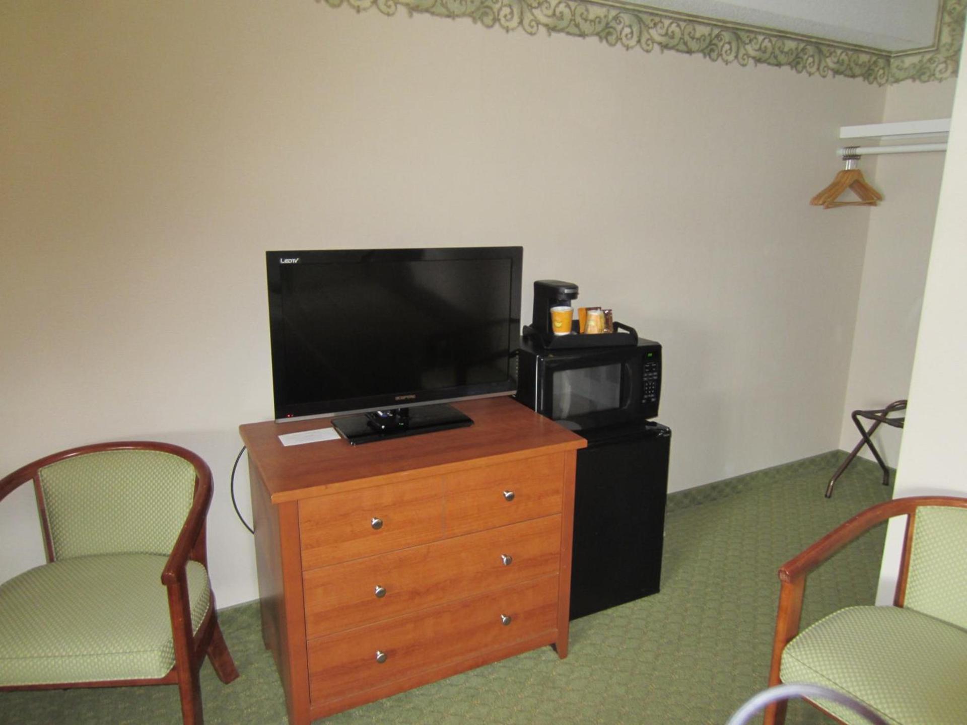 Flagship Inn photo 27