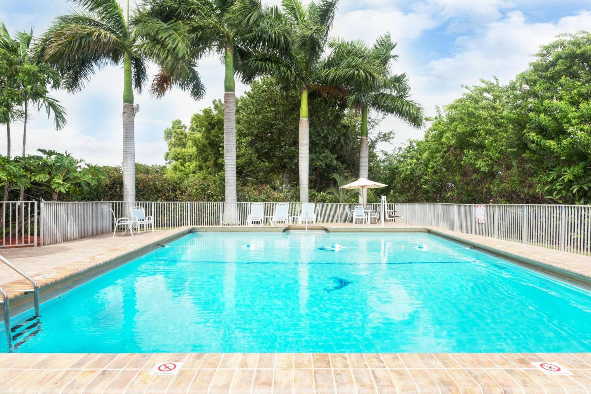 Days Inn by Wyndham Fort Lauderdale-Oakland Park Airport N photo 18