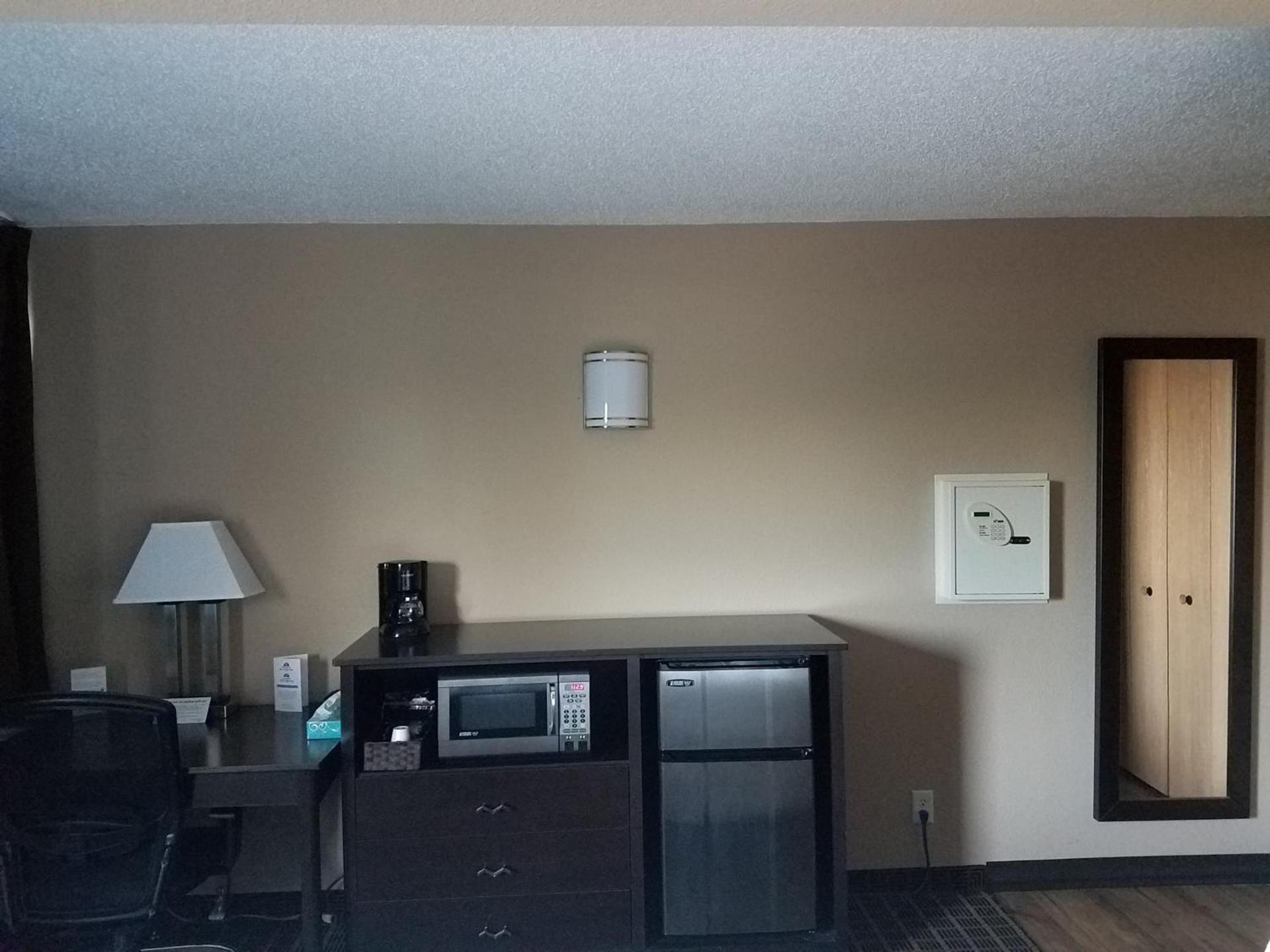 Americas Best Value Inn and Suites Bismarck photo 19