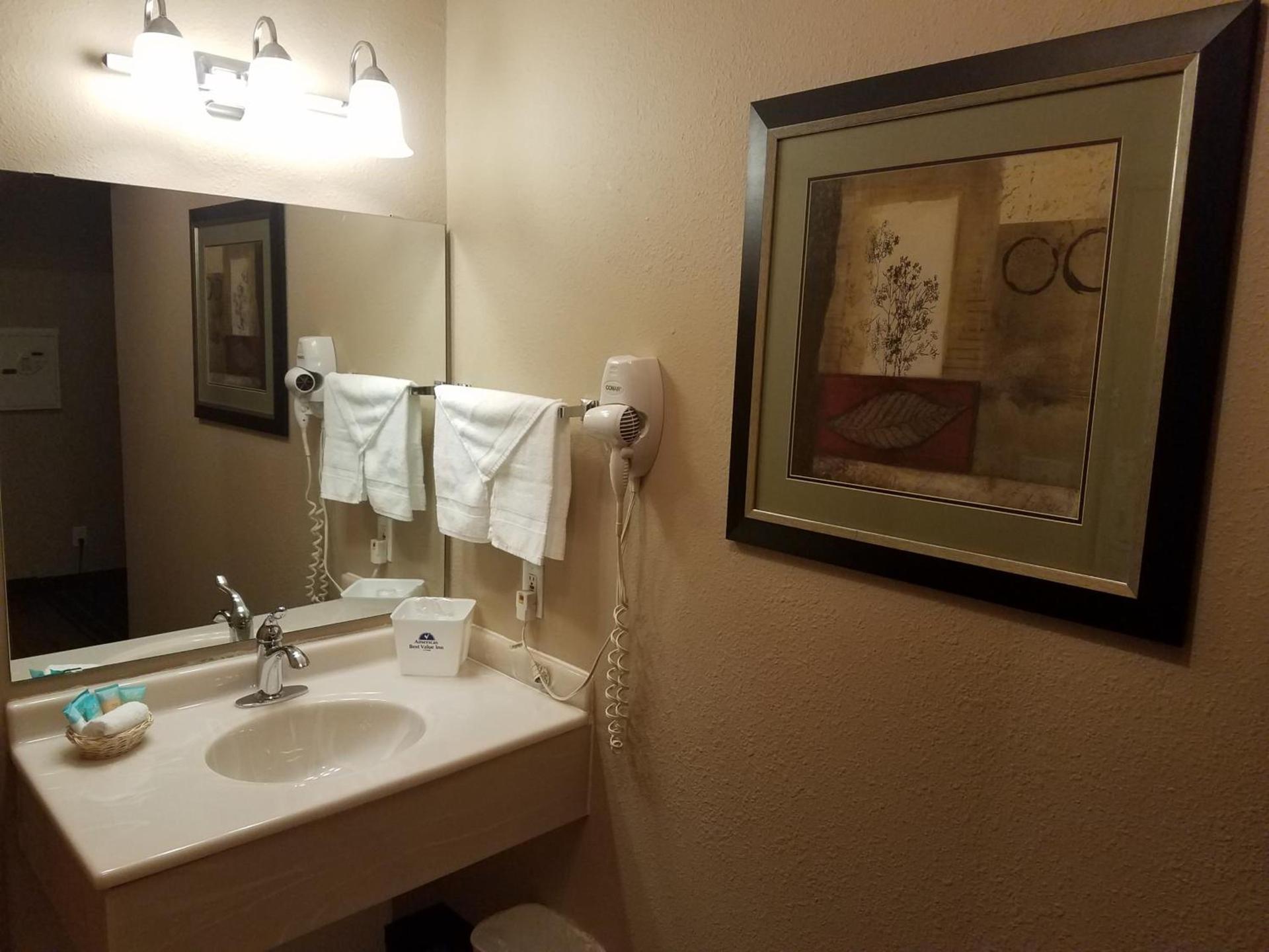 Americas Best Value Inn and Suites Bismarck photo 18