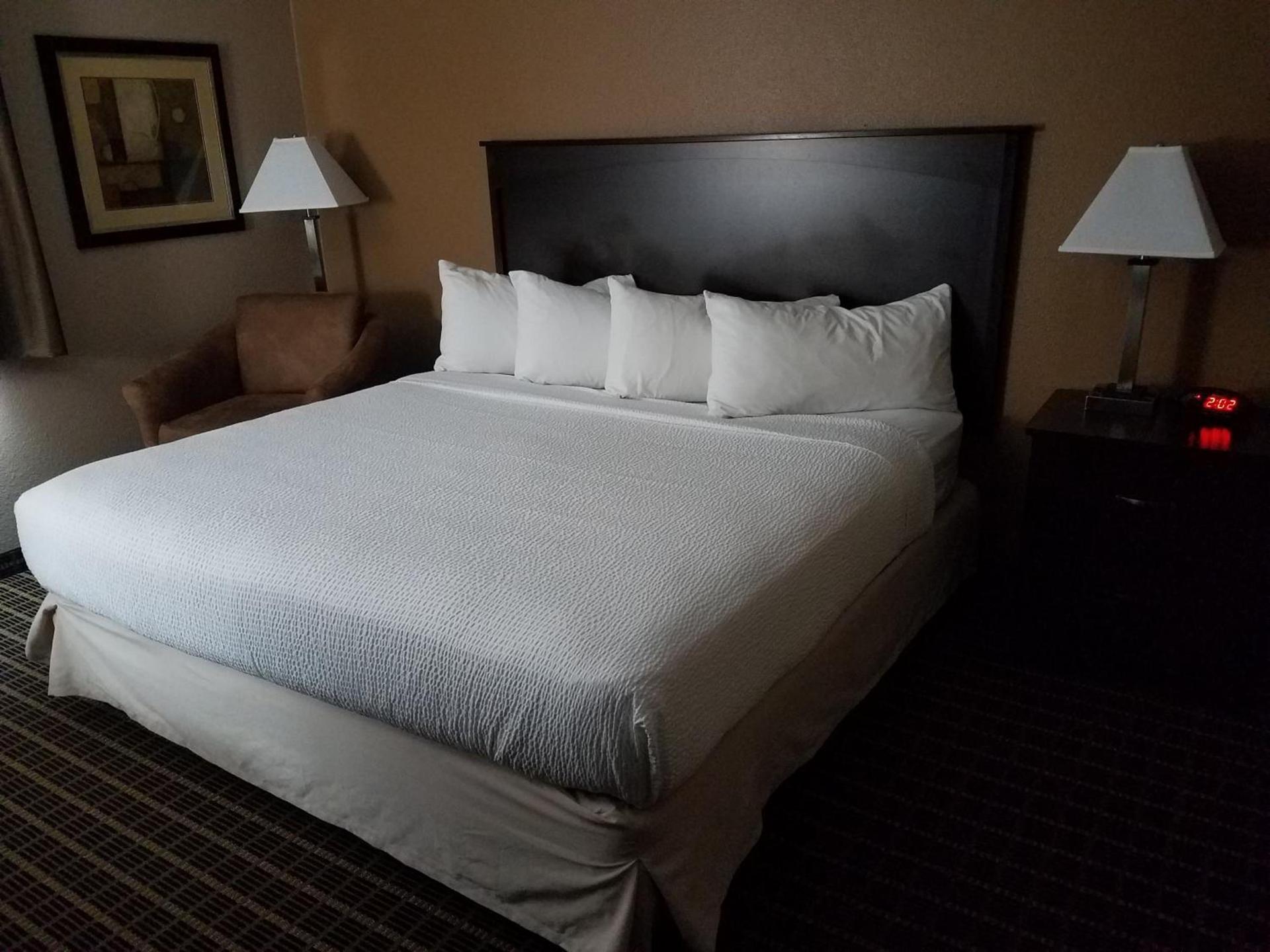 Americas Best Value Inn and Suites Bismarck photo 17