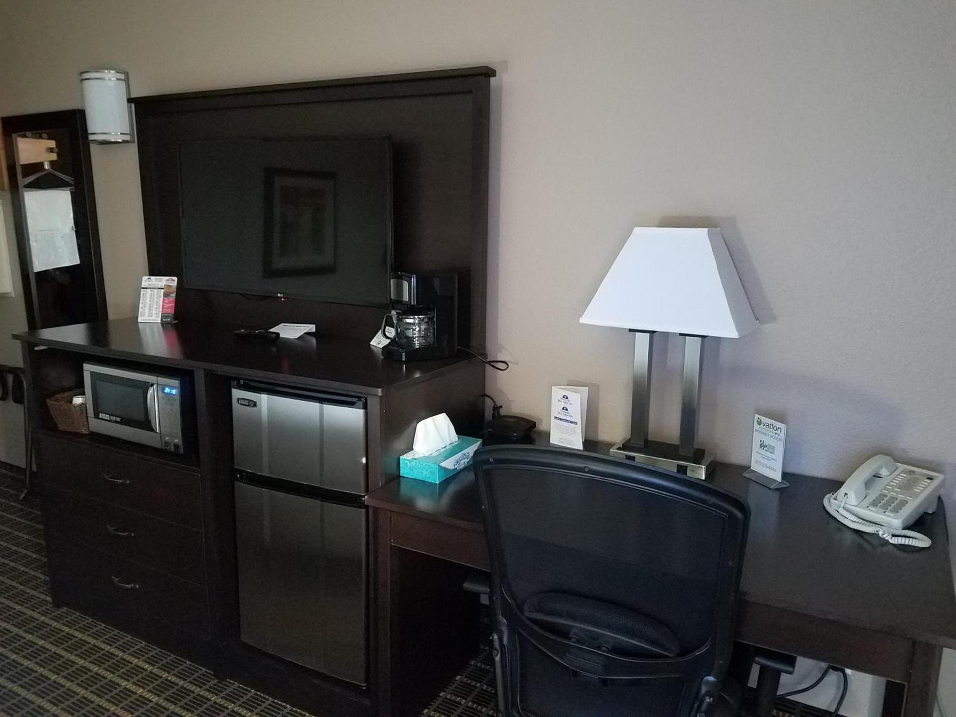 Americas Best Value Inn and Suites Bismarck photo 16