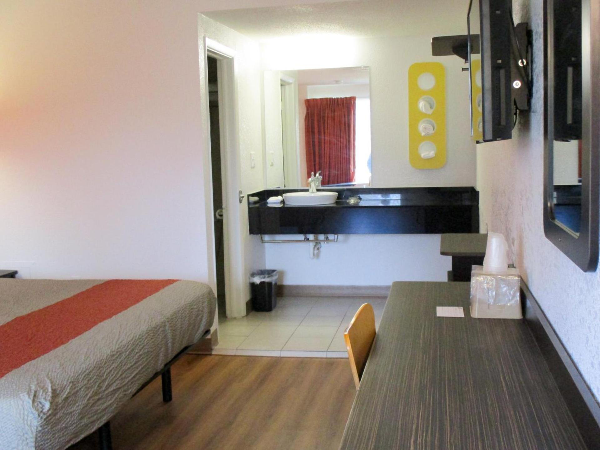 Motel 6-Schenectady, NY photo 35