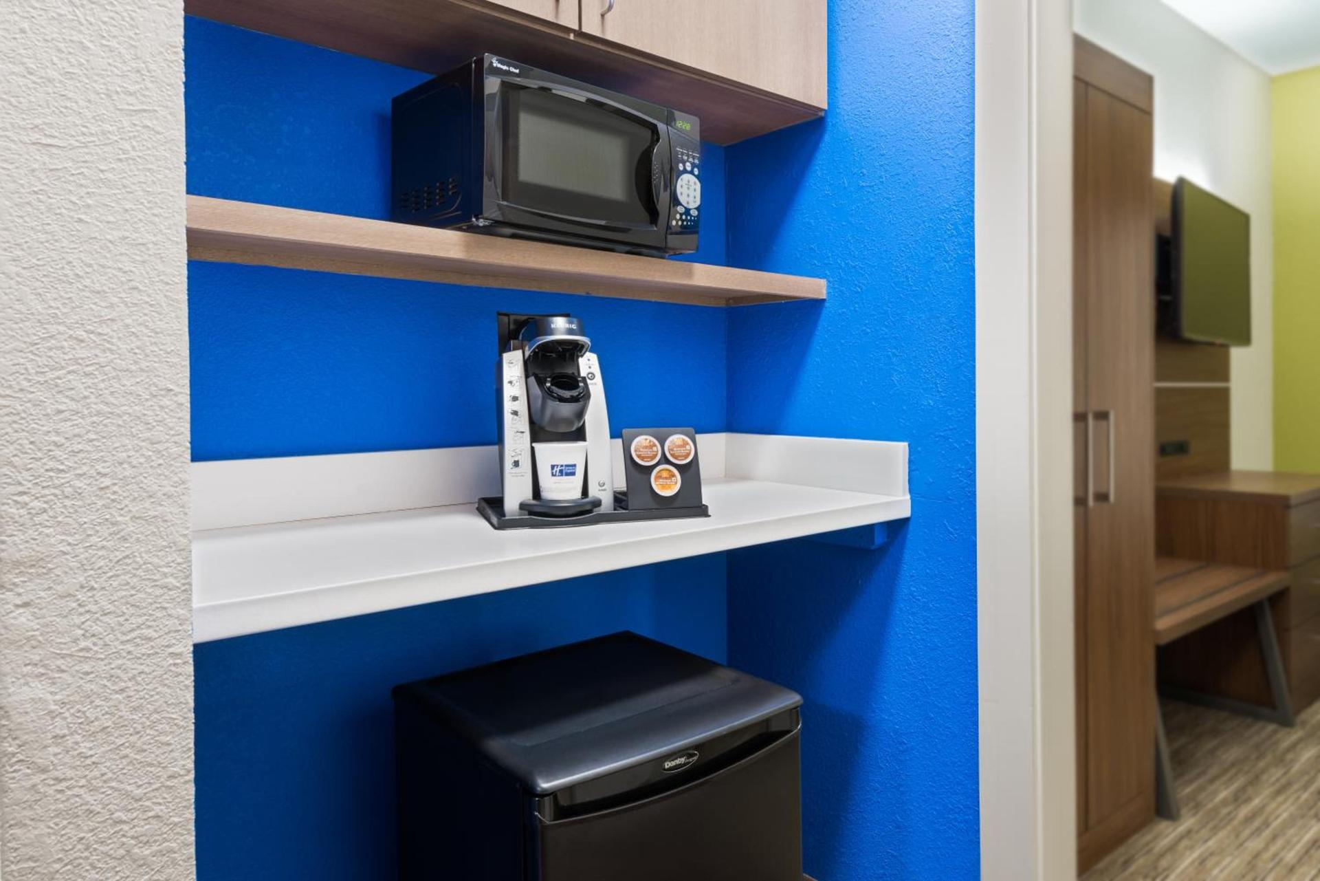 Holiday Inn Express & Suites - Columbus Airport East by IHG photo 4