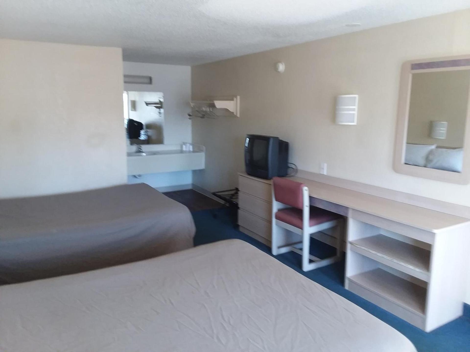 Knights Inn Burlington NC photo 16
