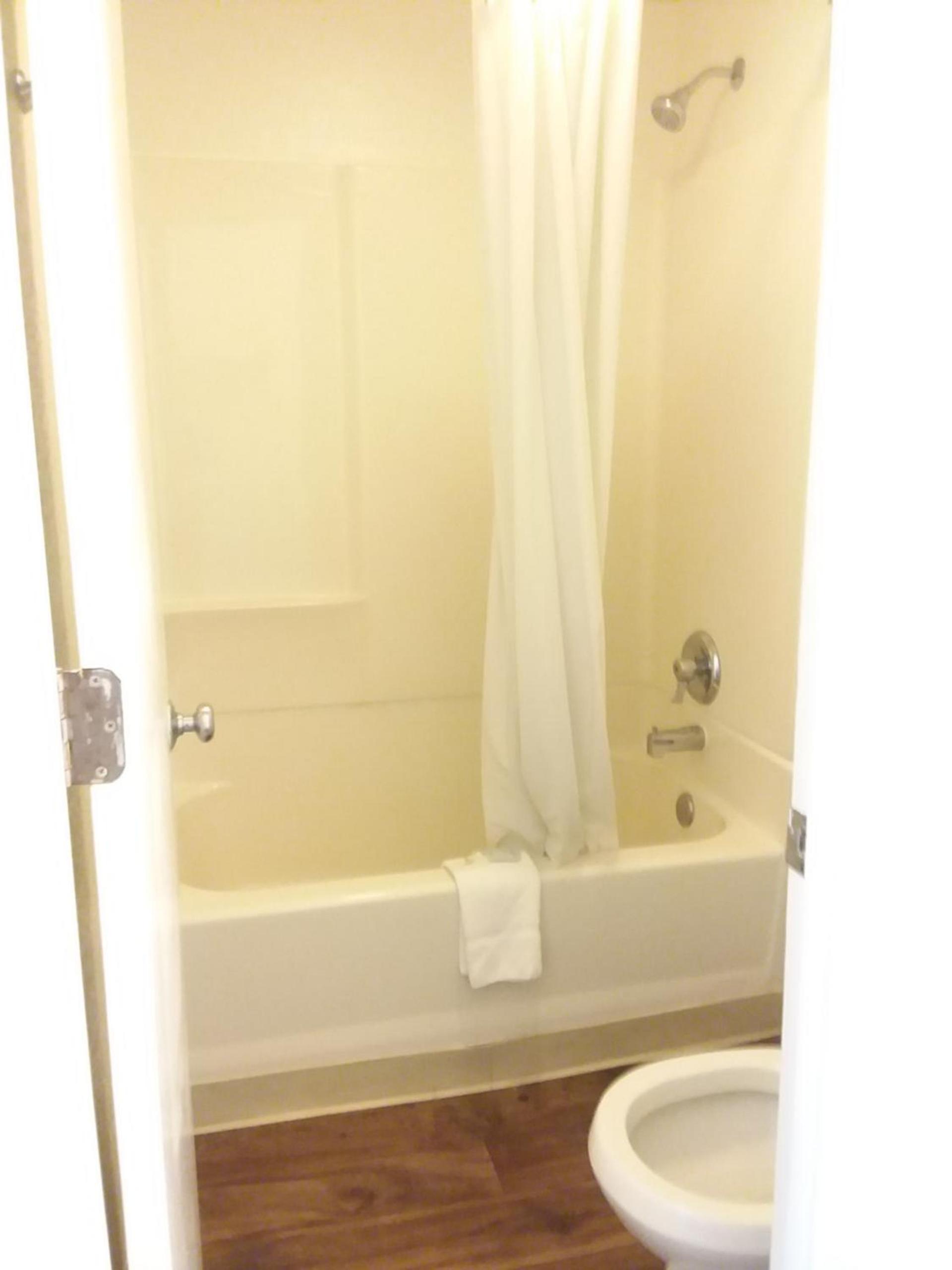 Knights Inn Burlington NC photo 23