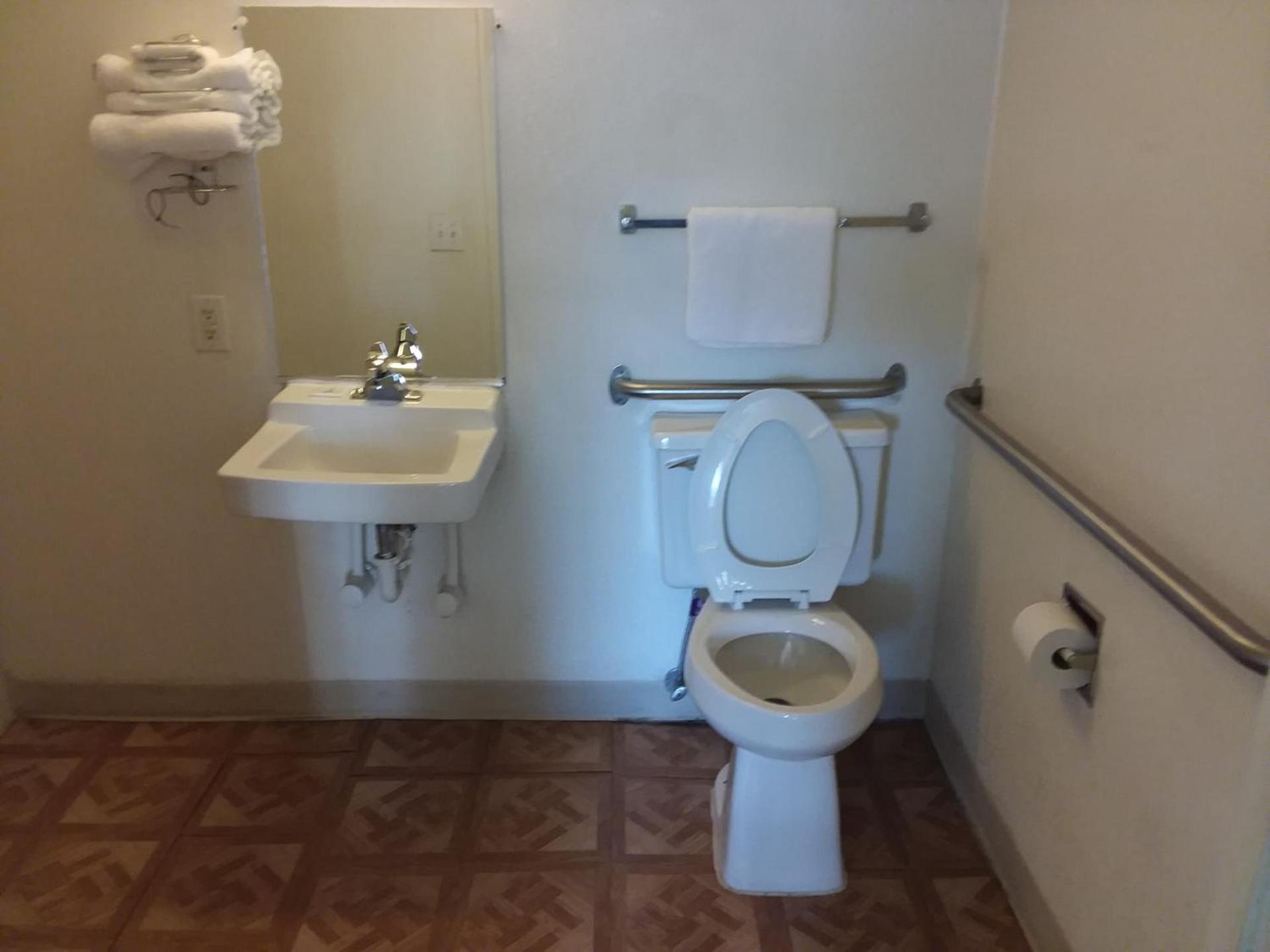 Knights Inn Burlington NC photo 10