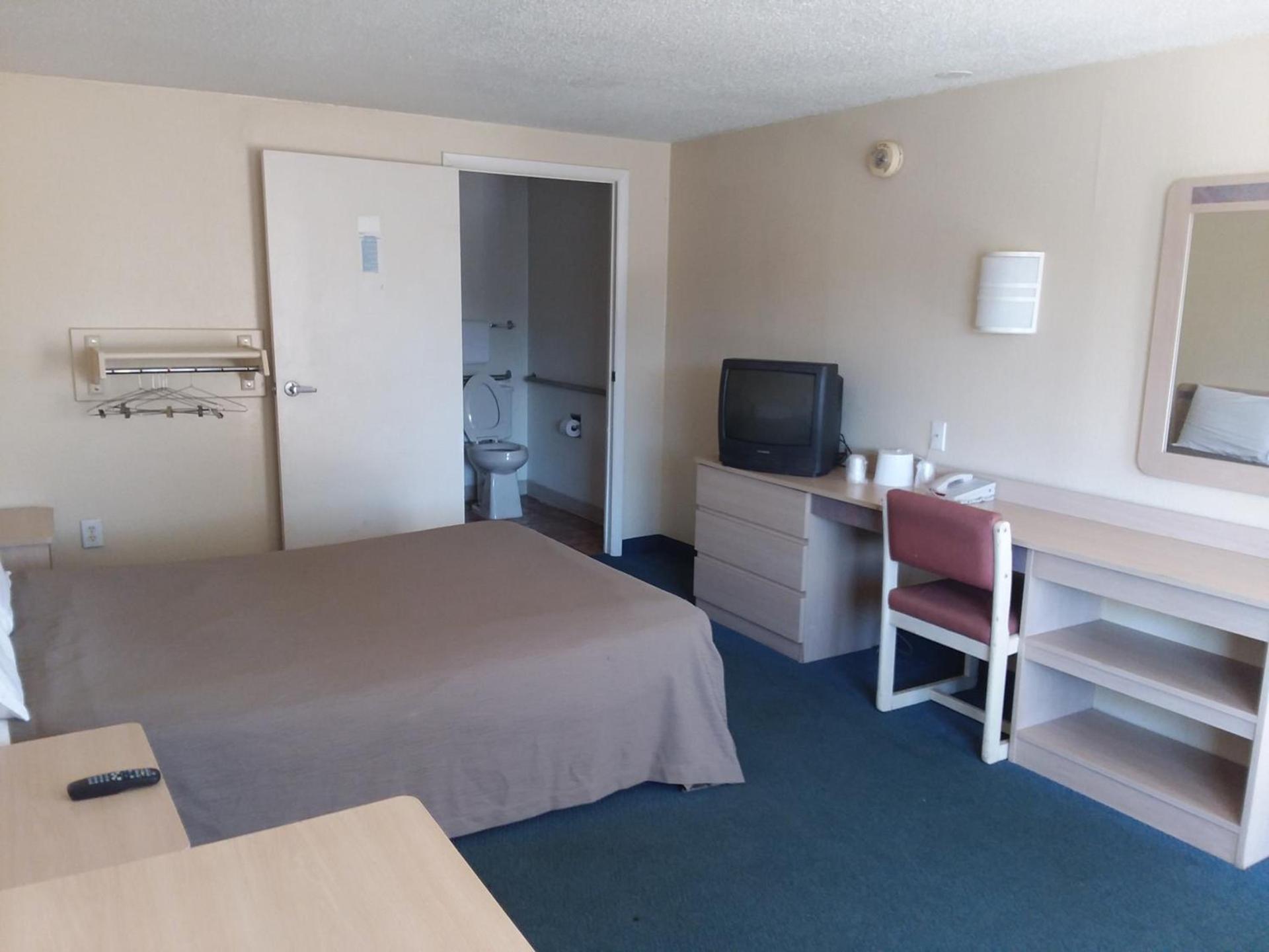 Knights Inn Burlington NC photo 26