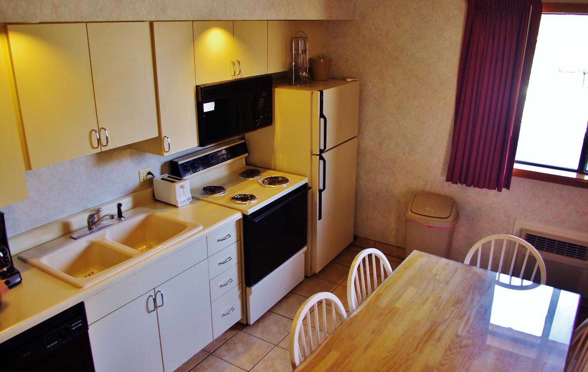 Glenwood Springs Cedar Lodge photo 34