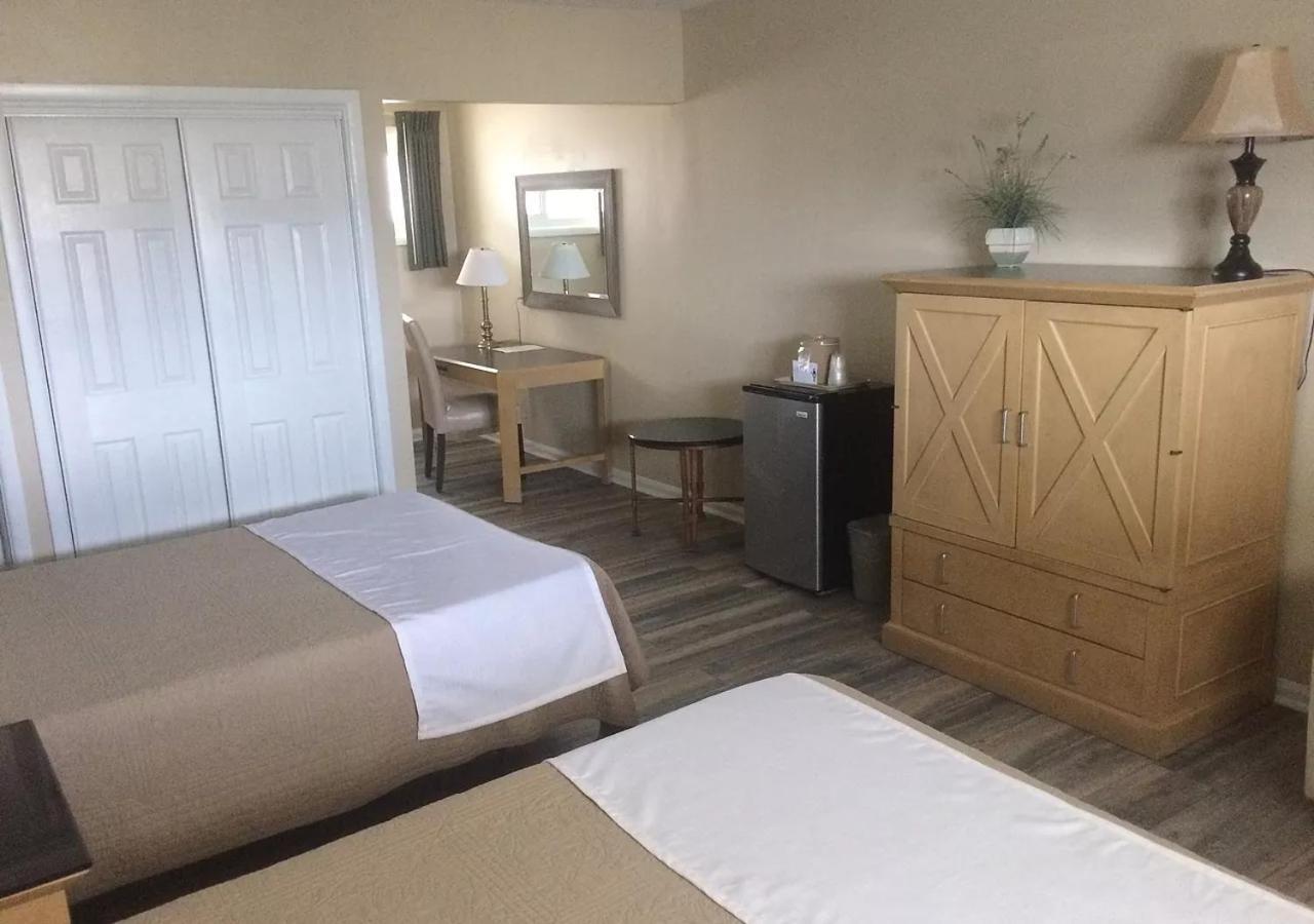 Point Pleasant Manor photo 17