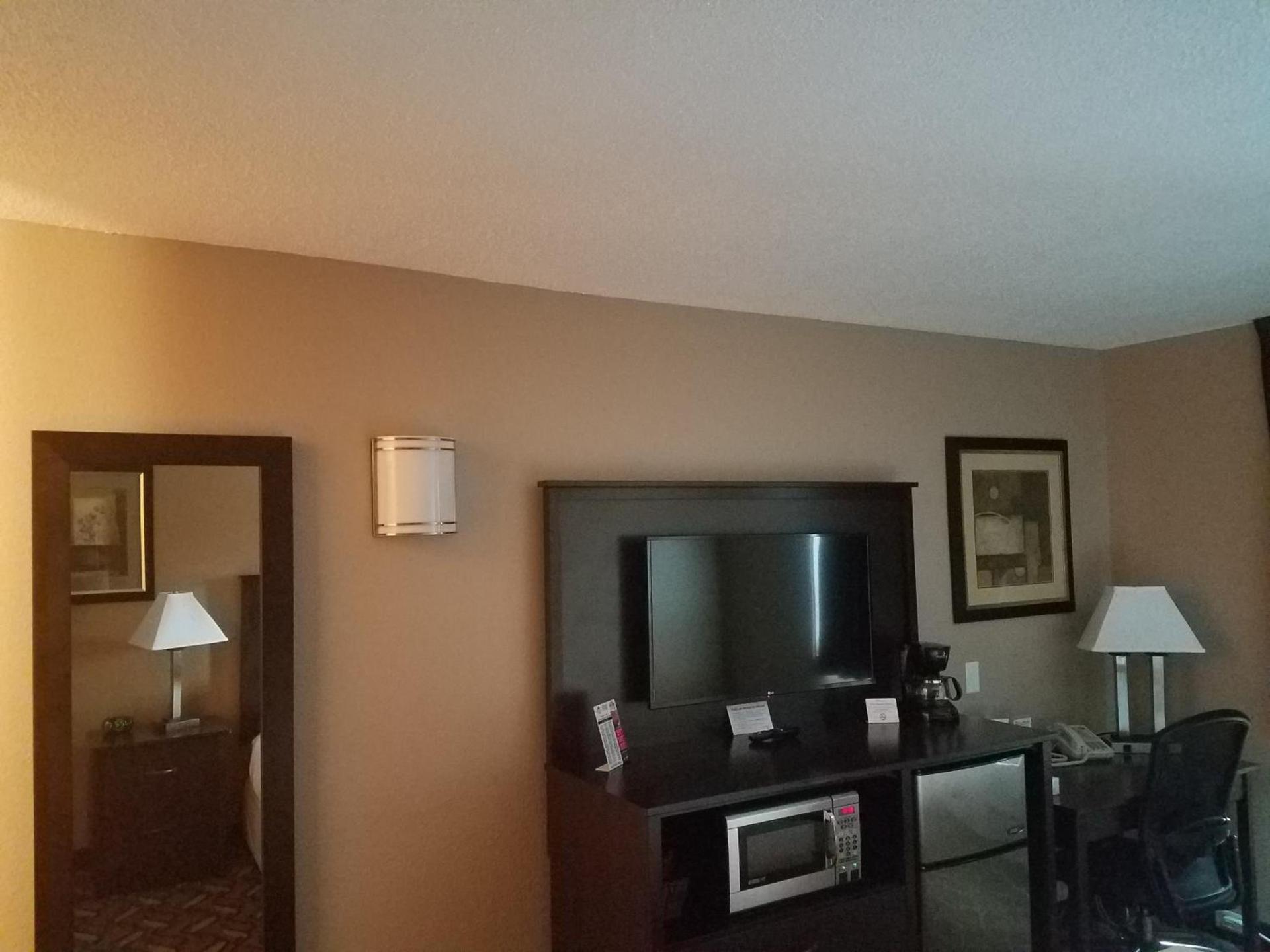 Americas Best Value Inn and Suites Bismarck photo 12