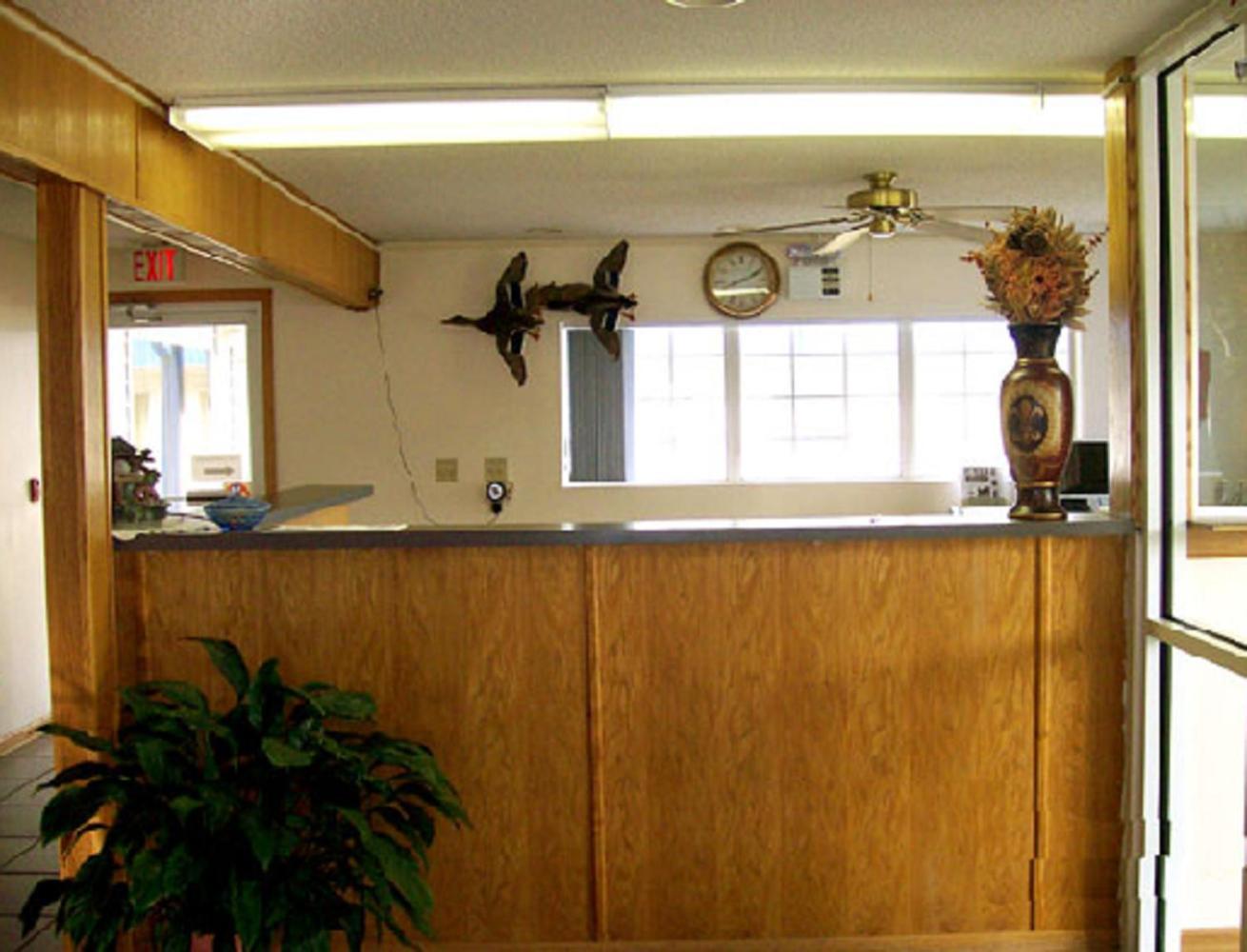 American Inn and Suites White Hall photo 6