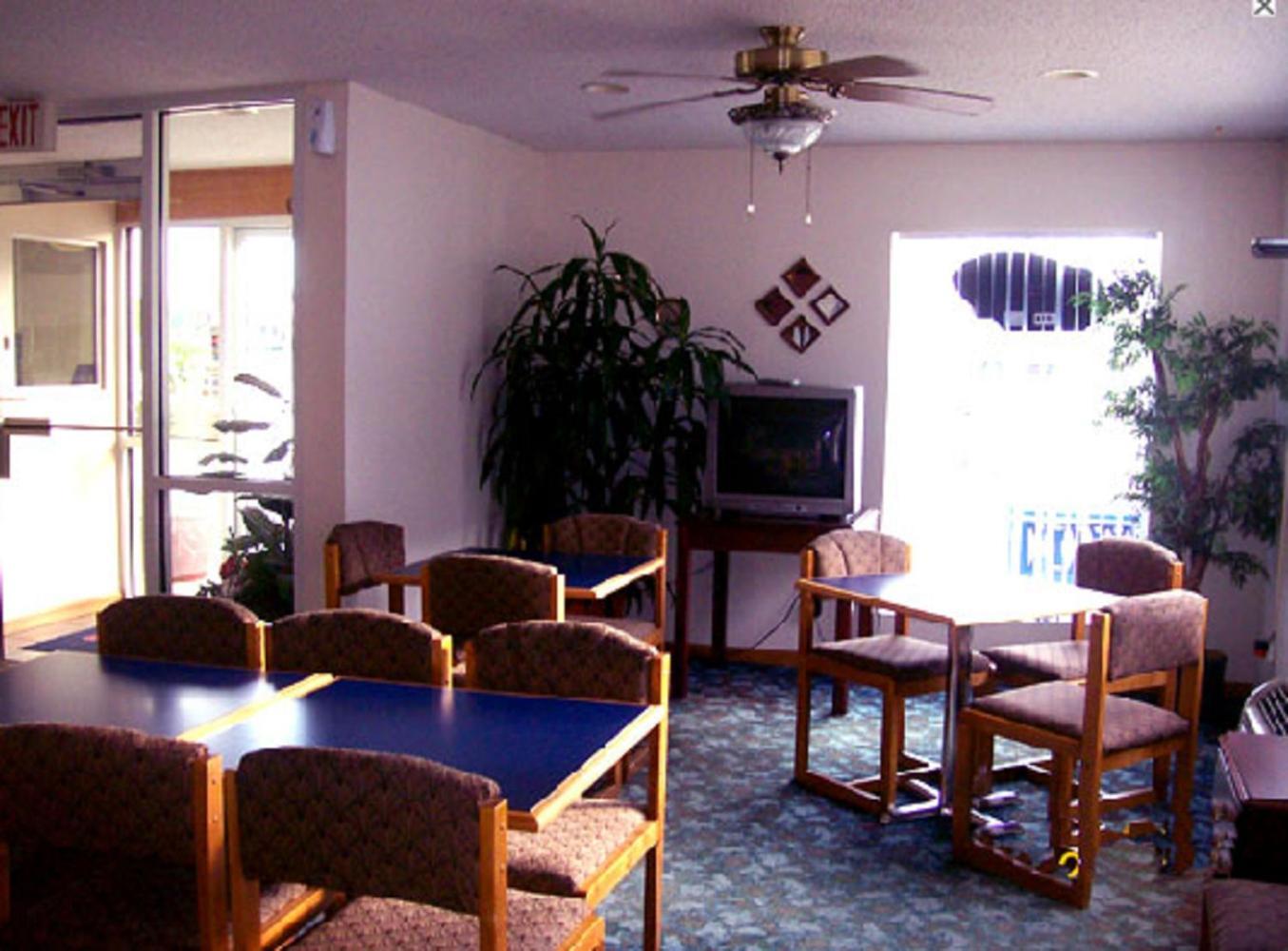 American Inn and Suites White Hall photo 11