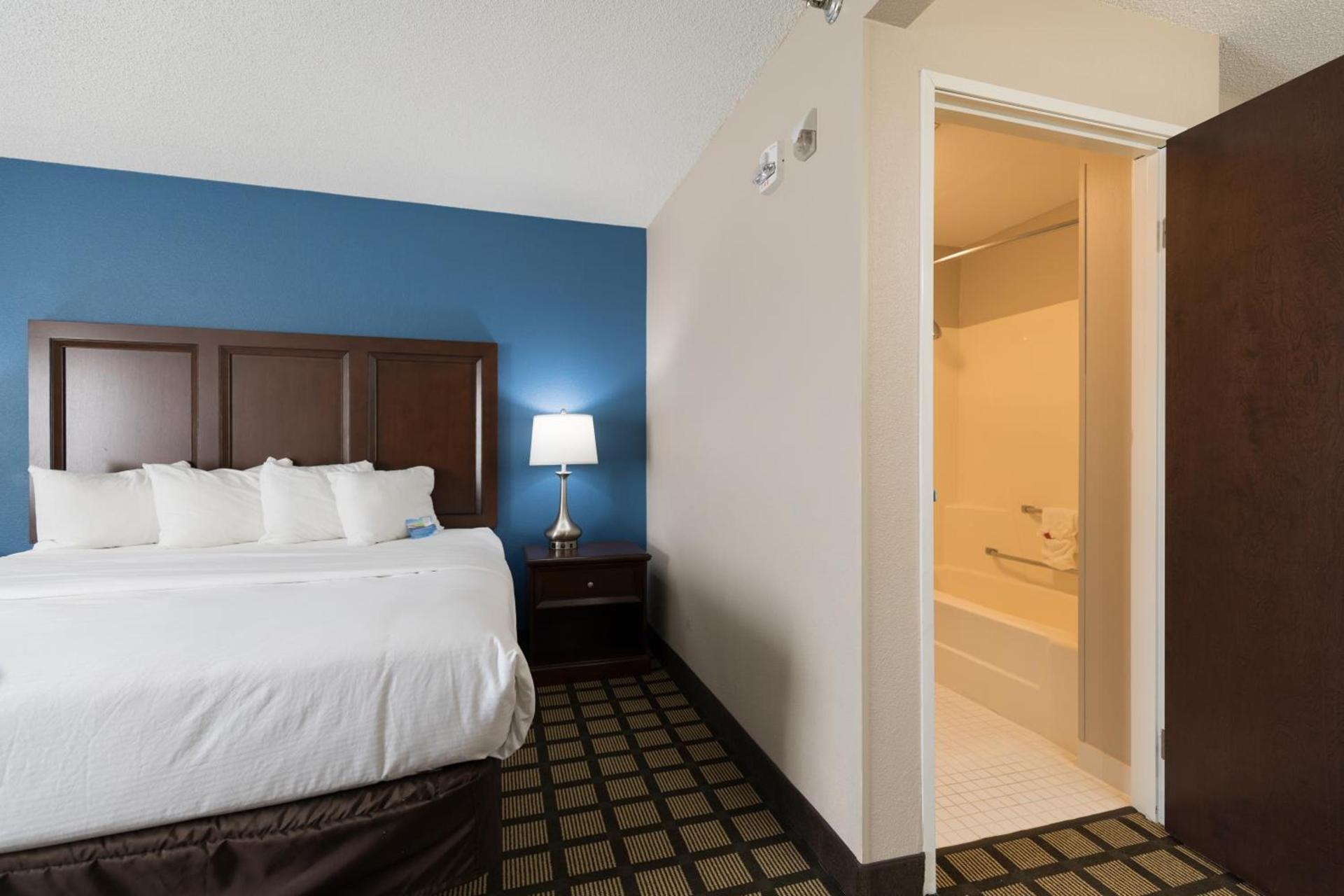 Baymont by Wyndham Detroit Airport/Romulus photo 2