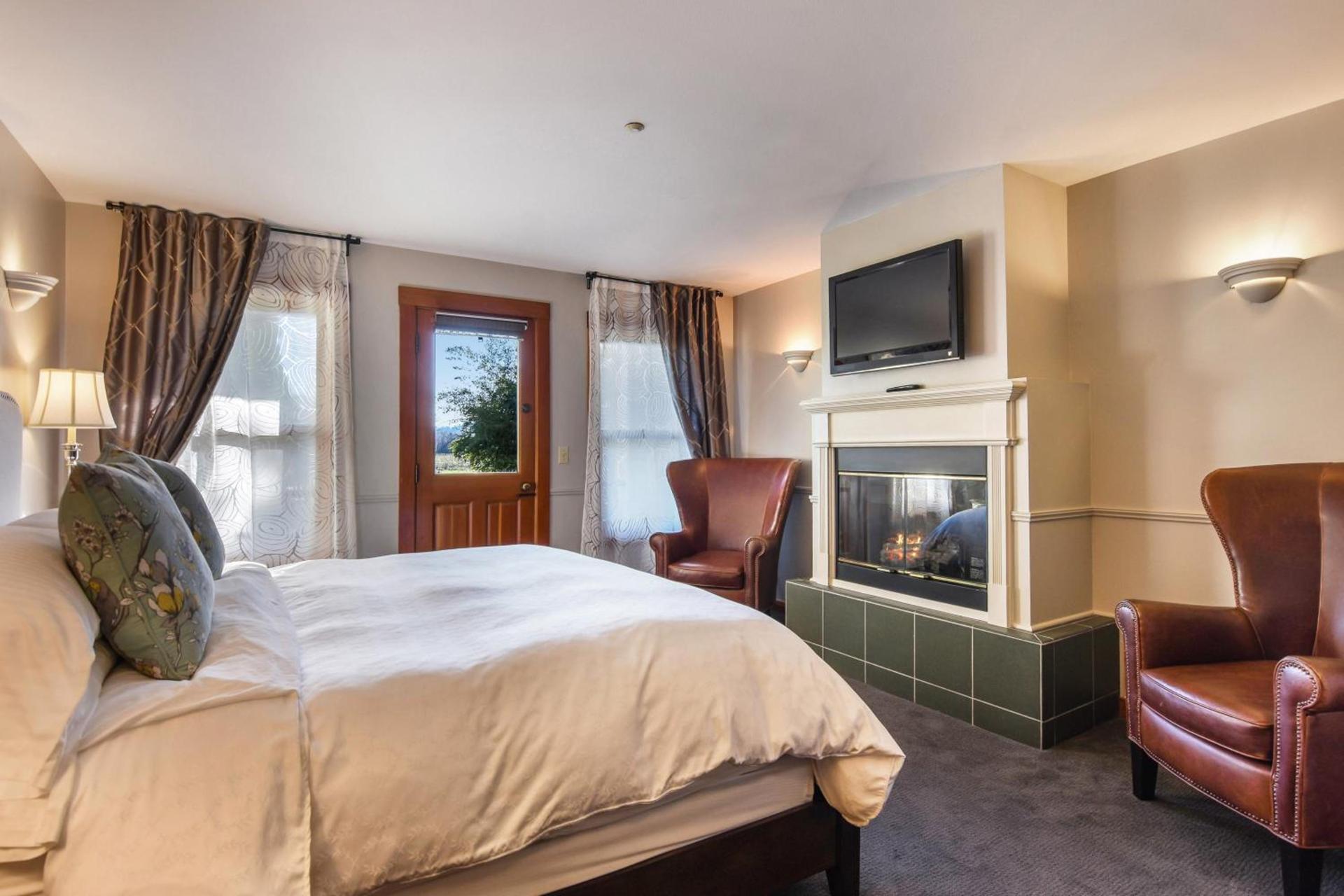 Wild Iris Inn photo 24