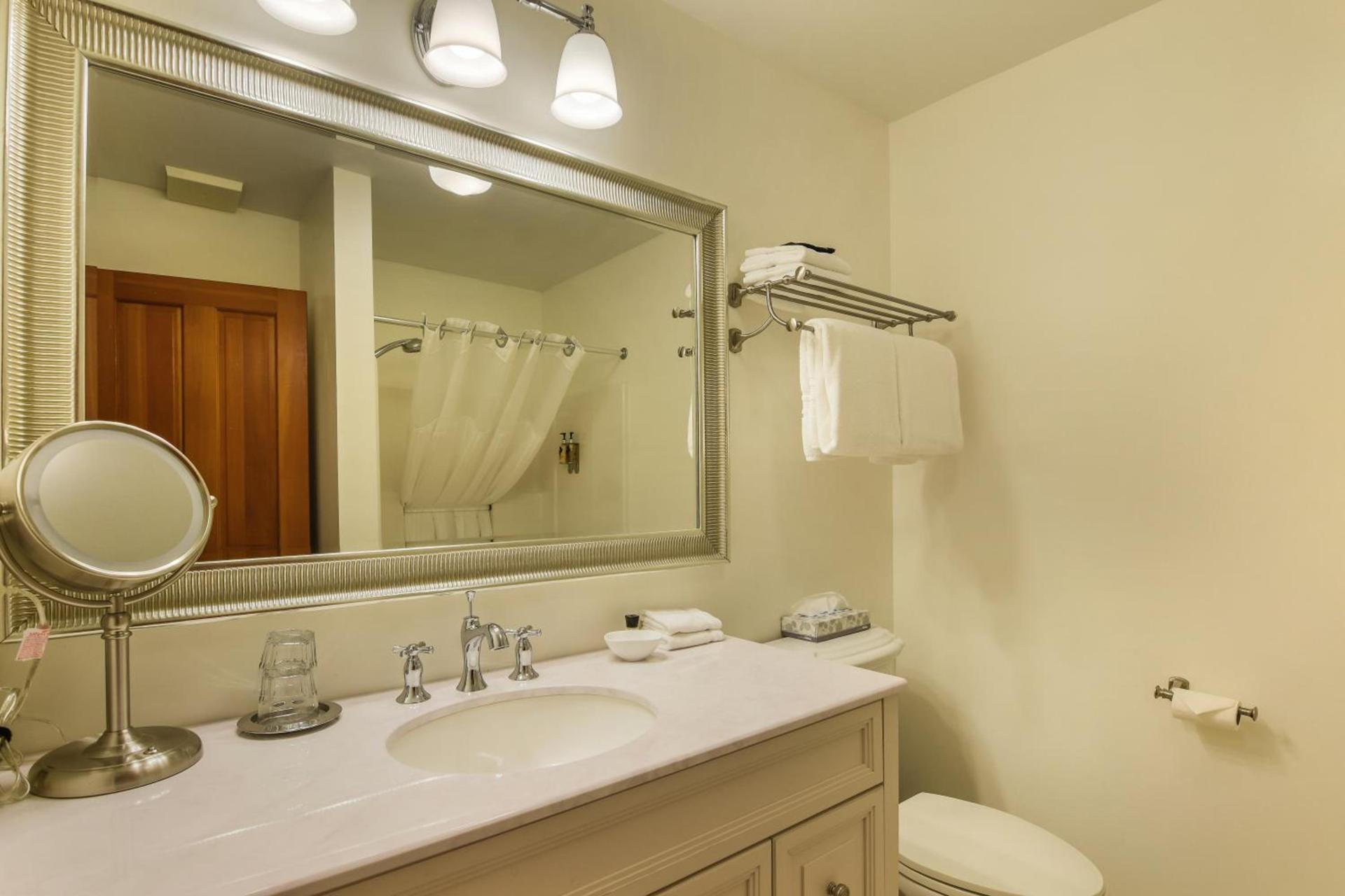 Wild Iris Inn photo 30