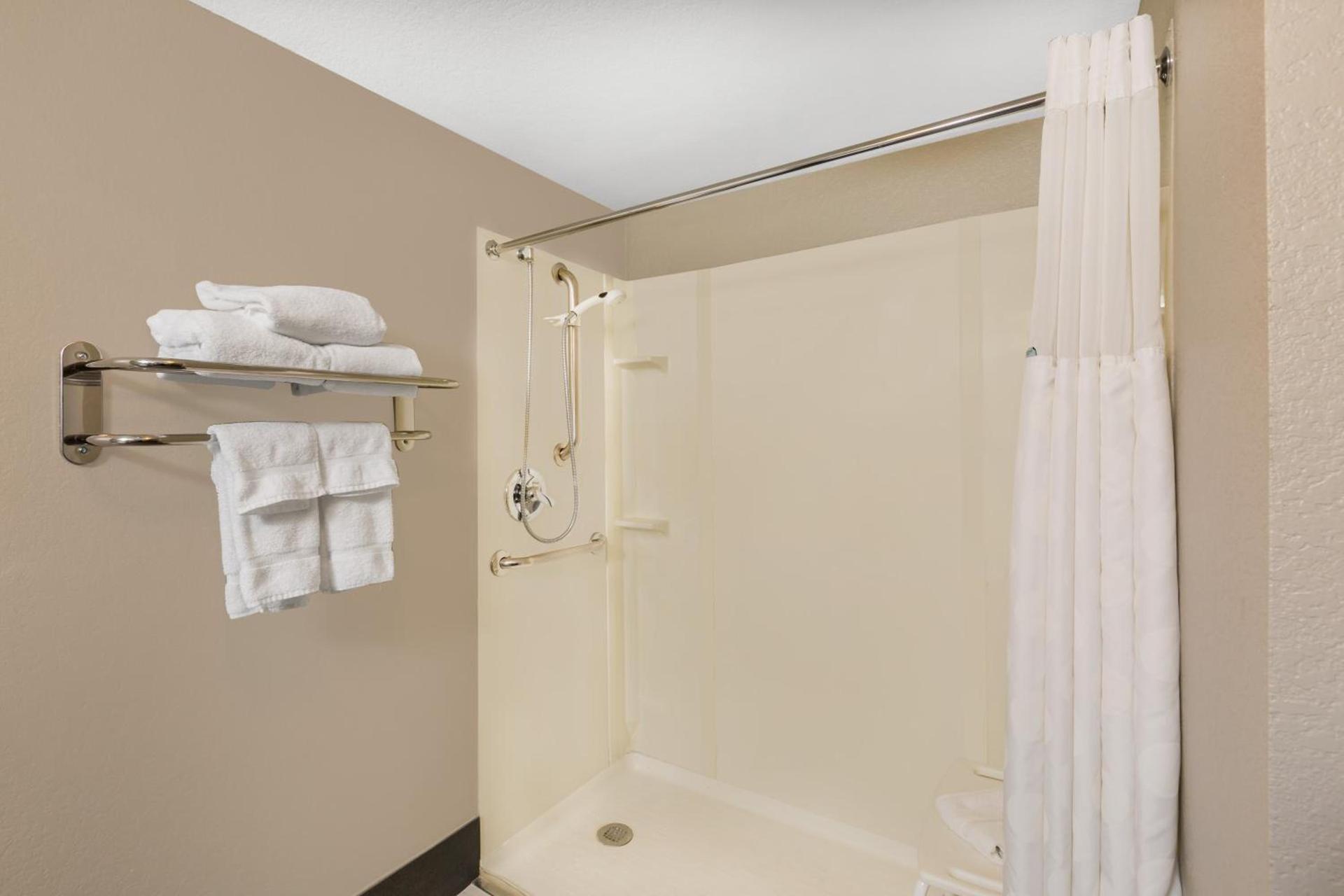 Clarion Inn Des Moines Airport photo 28