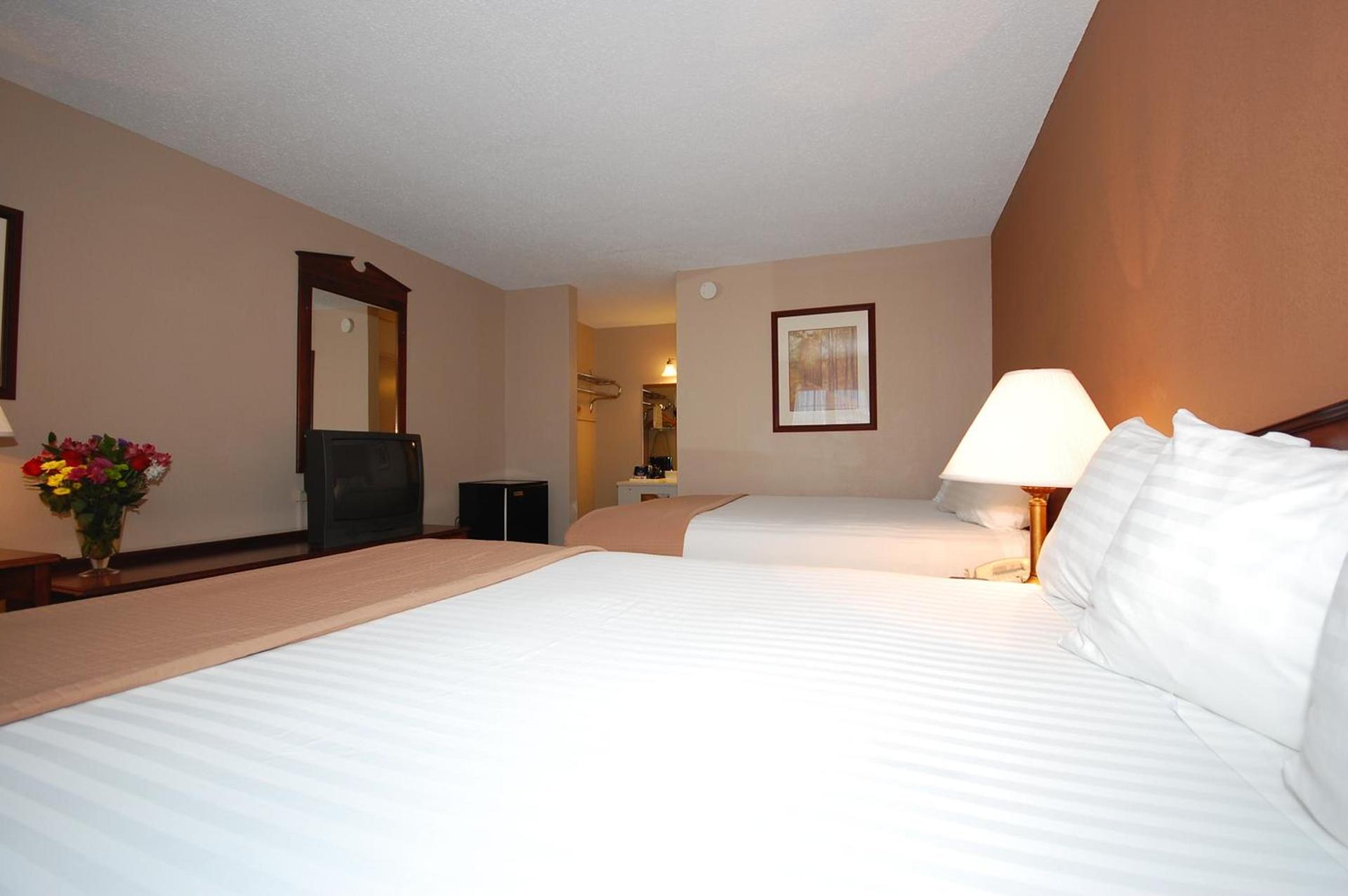 Magnuson Hotel Red Baron photo 5