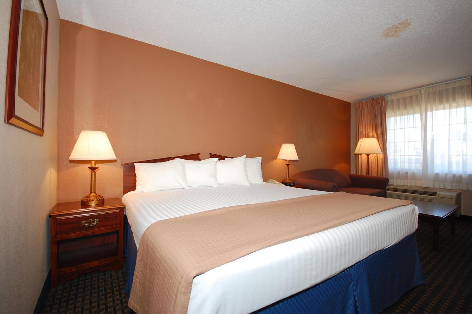 Magnuson Hotel Red Baron photo 7