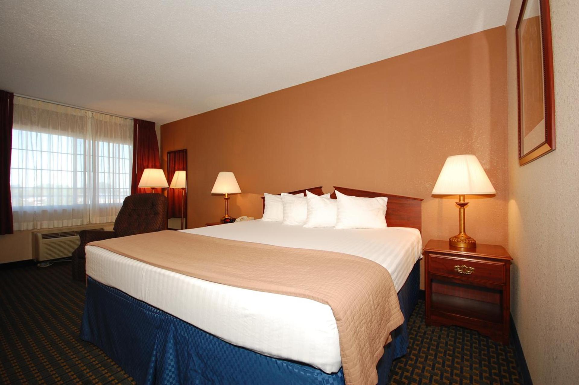 Magnuson Hotel Red Baron photo 3
