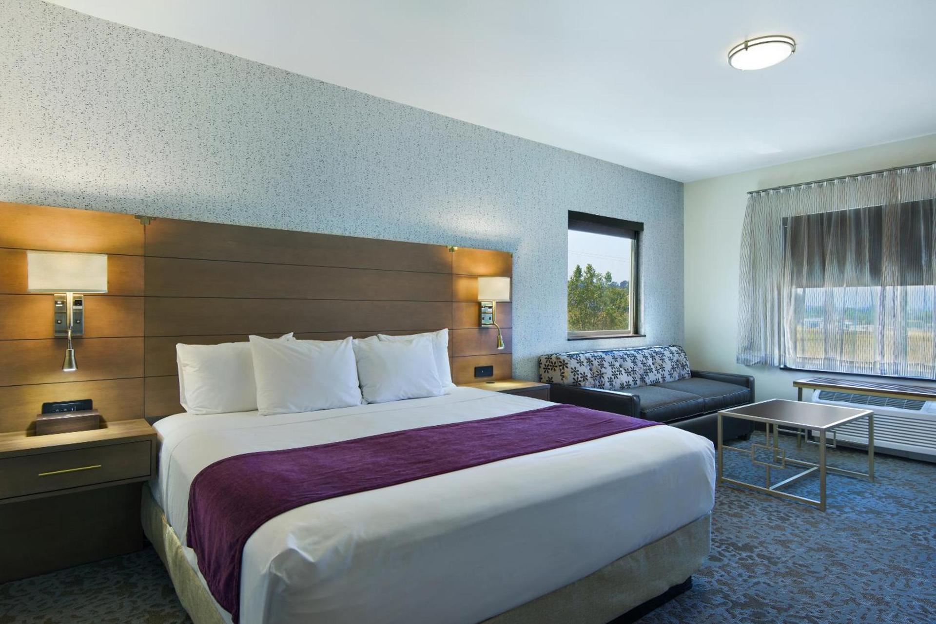 Oxford Suites Sonoma - Rohnert Park photo 16