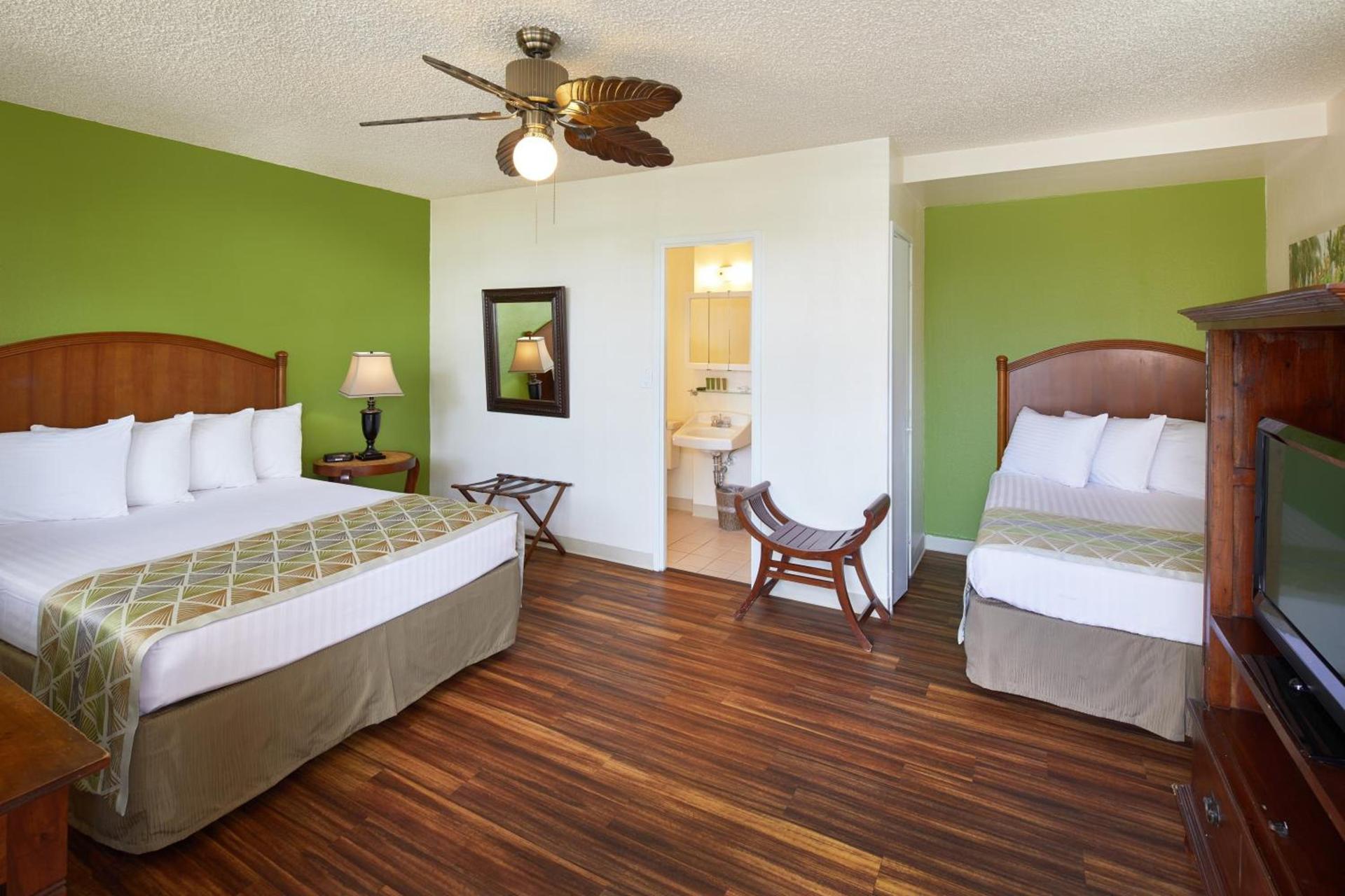 Pacific Marina Inn Airport photo 24